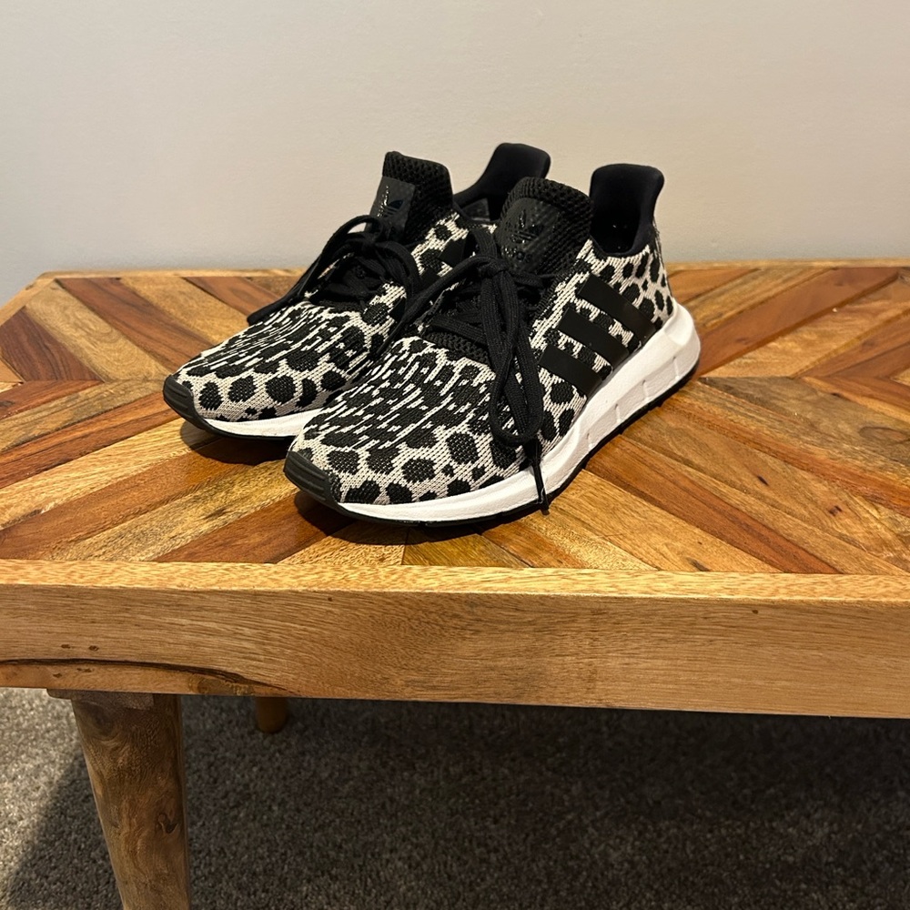 Adidas Swift Run Sneakers - Picture 3 of 4